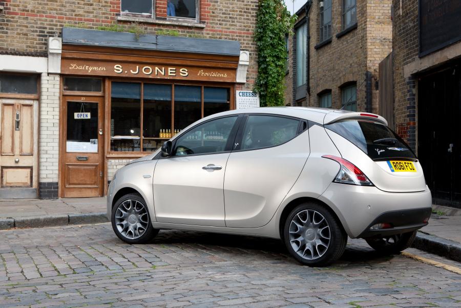  Chrysler Ypsilon 2011 года  (фото 36 из 50)